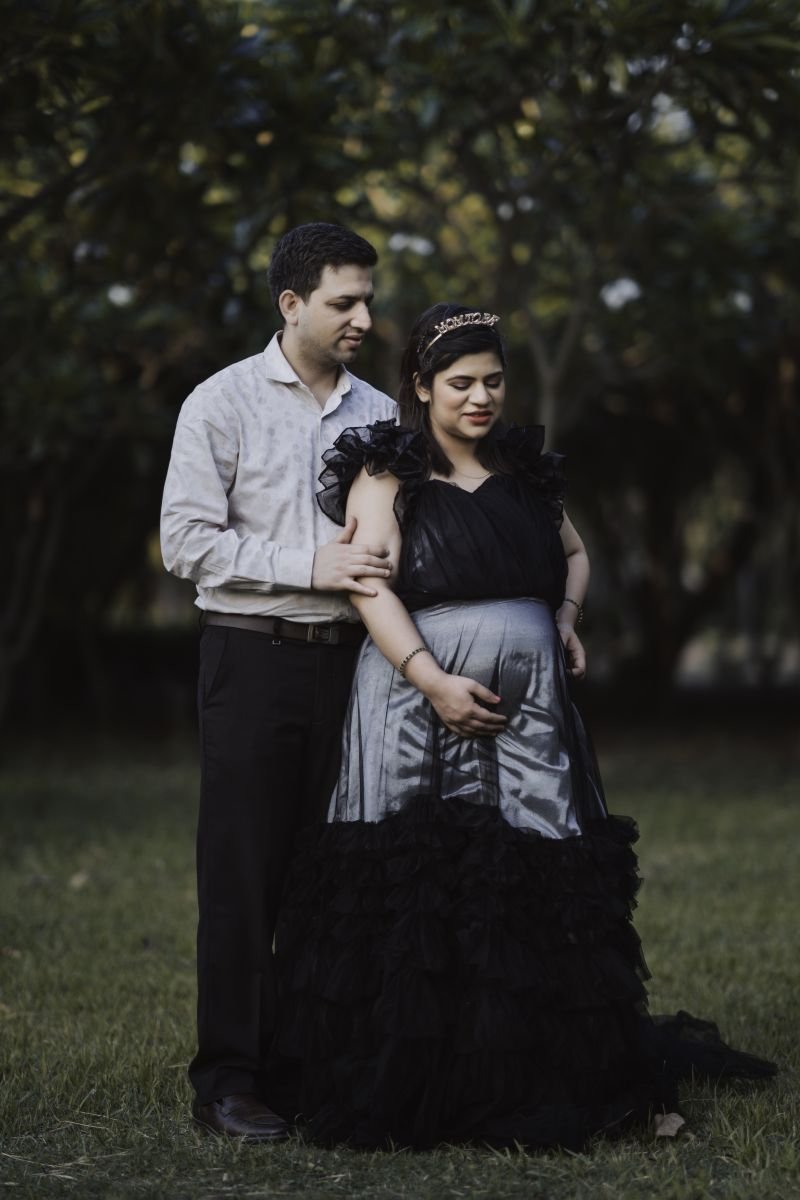 Rental Outfits Best Pre Wedding & Maternity photoshoot Gowns